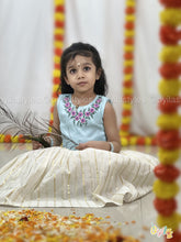 Vennilla - Hand Embroidered Ethnic Set